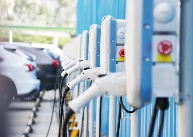 <b>布局充電樁散熱風扇多年，三巨電機助力新能源汽車充電樁建設(shè)</b>